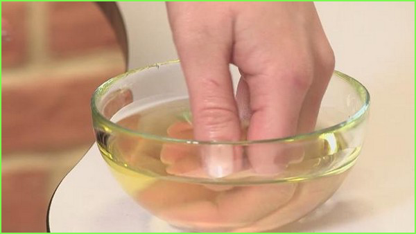 Using Olive Oil for nails growth